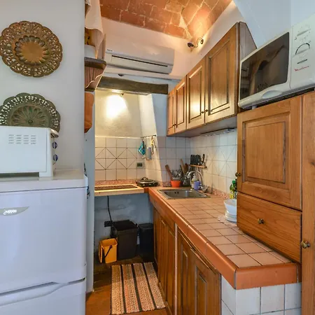 Nadine - Bilocale In Centro Marciana