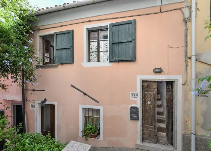 Nadine - Bilocale In Centro Марчана